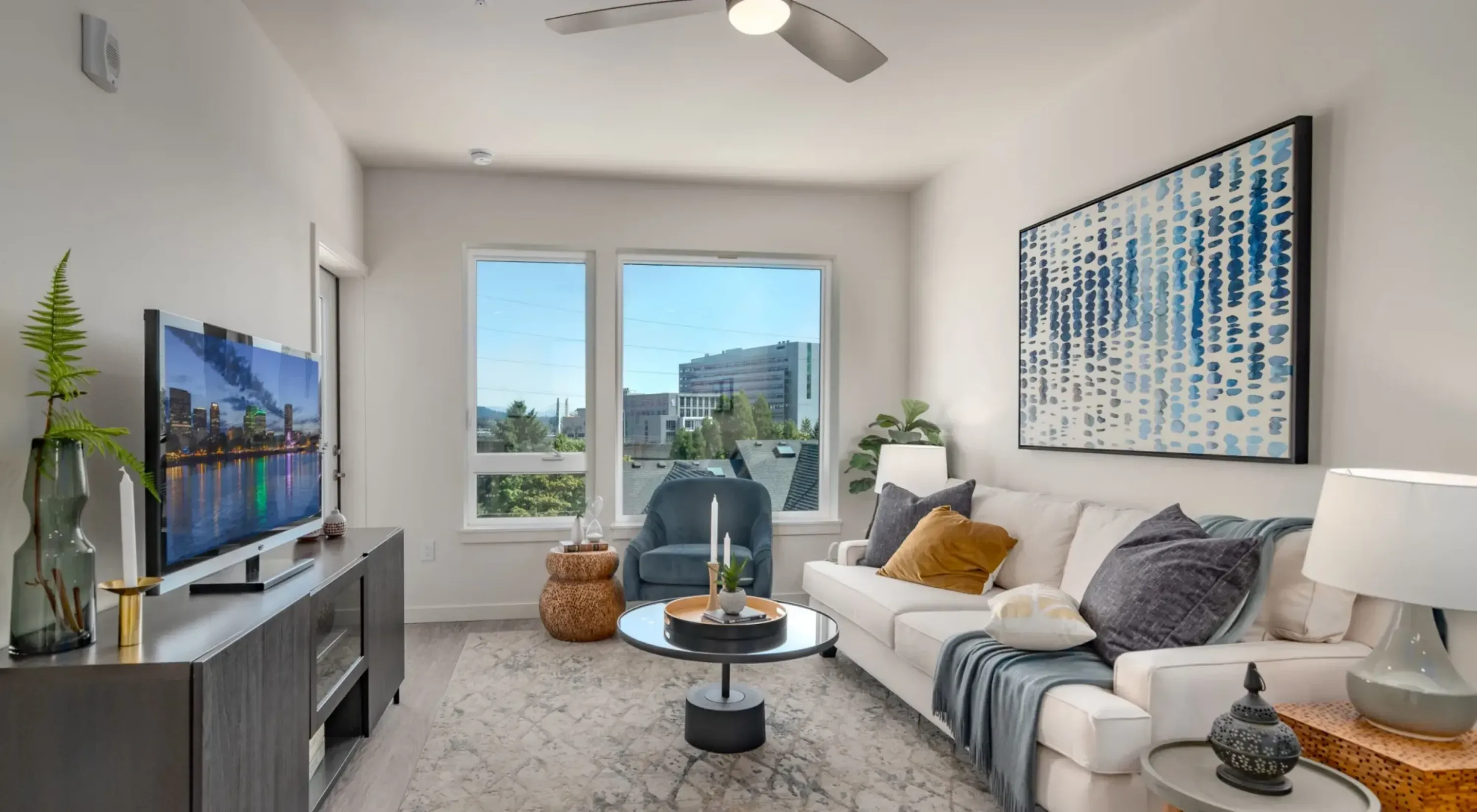 Stunning Modern Small Apartment Decorating Ideas With A Weekend Getaway Feel image